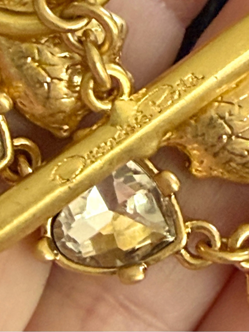 Oscar de la Renta Bracelet💛 Sparkling Crystal Hearts✨Toggle ✨Gold /Clear - Picture 6 of 14